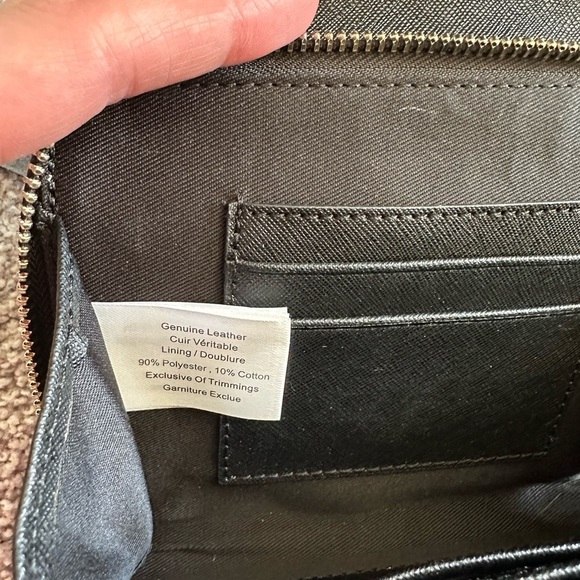 Danier Leather small crossbody - Picture 6 of 7